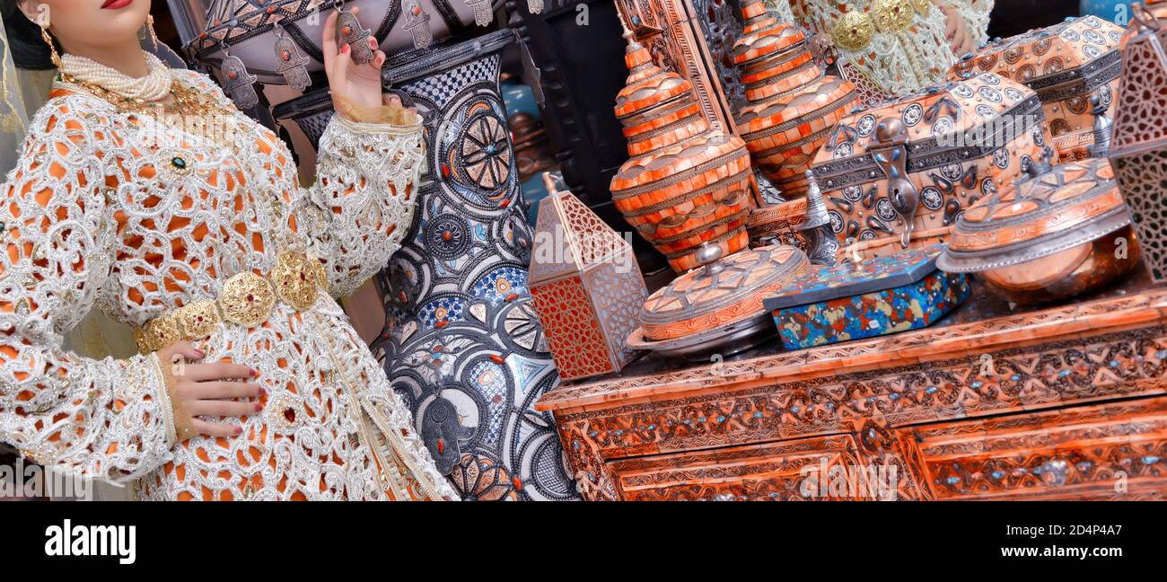 Der marokkanische Kaftan ist eine marokkanische Frauen traditionelle Tracht. Es gilt als eine der ältesten traditionellen Kleidung der Welt. Stockfoto
