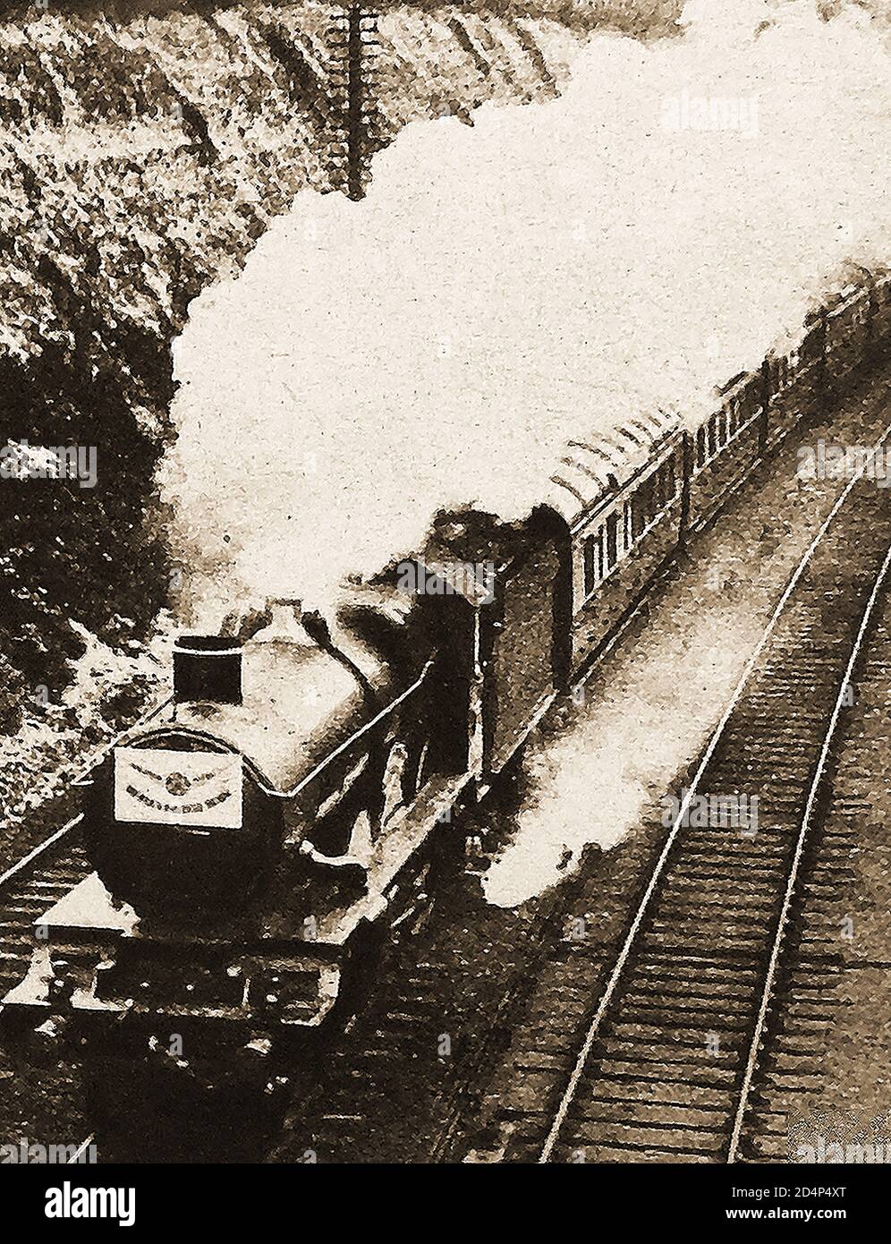 Eine 1932 gedruckte Abbildung zeigt die G.W.R. (Great Western Railway) Zug, Cheltenham Flyer, der am 6. Juni 1932 zwischen Swindon und Paddington einen Weltrekord brach (92 mph). Für einige Zeit hielt er den Ruf, der schnellste Zug der Welt zu sein. Der britische Personenzug (auch bekannt als Cheltenham Spa Express) fuhr von Paddington Station, London, nach Cheltenham Spa, Gloucestershire, über Reading, Kemble, Stroud, Stonehouse und Gloucester Stockfoto