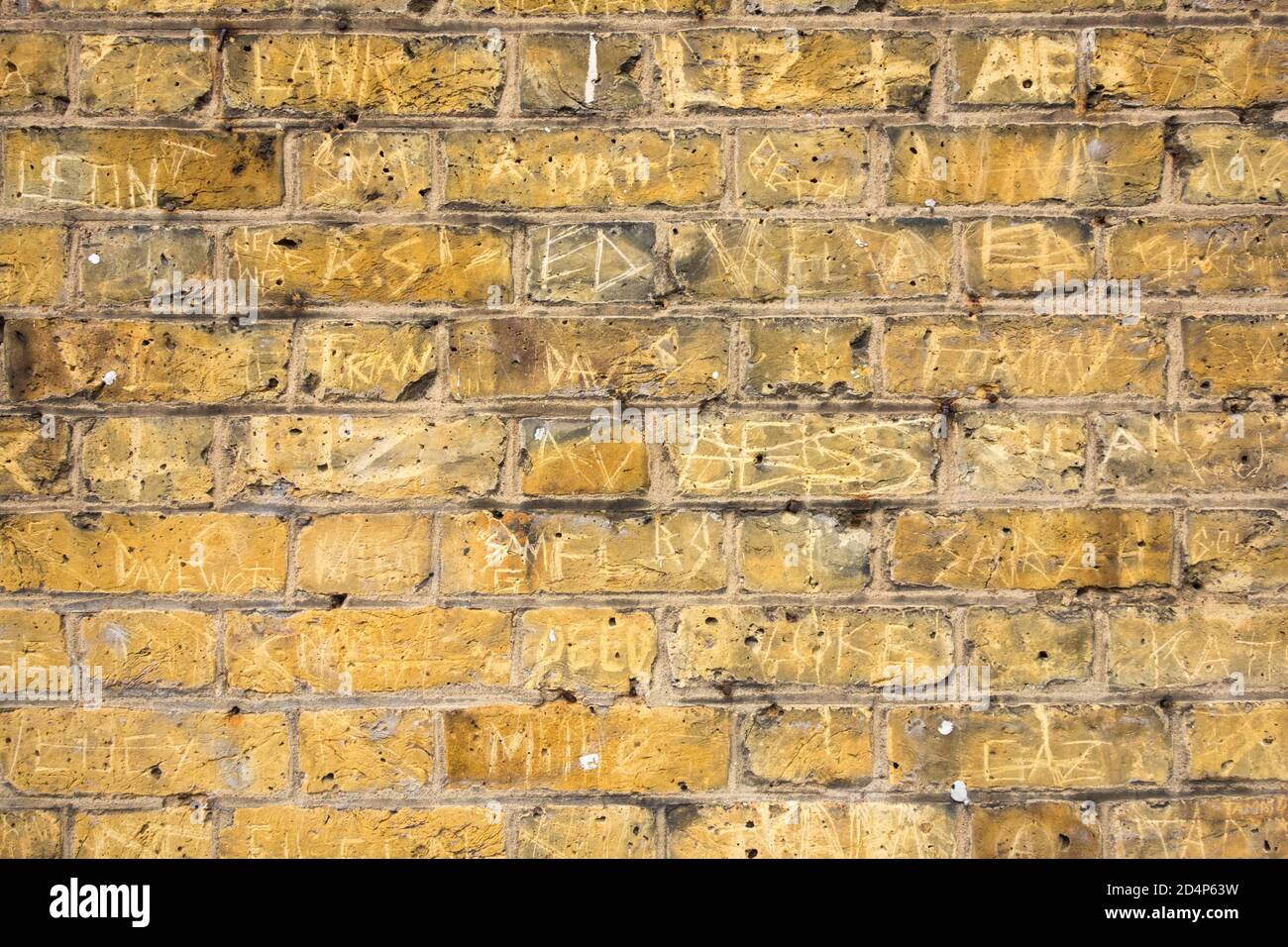 Gelbe Londoner Ziegelsteine und Mauerwerk Stockfoto