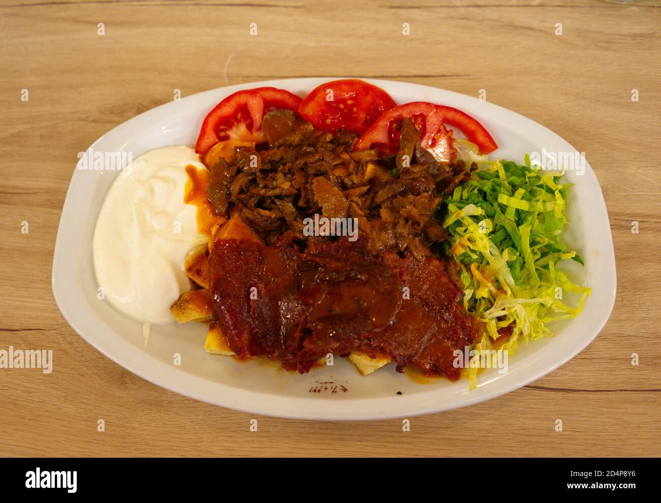 Iskender Kebap oder Iskender Döner ist eines der berühmten Kebab ...