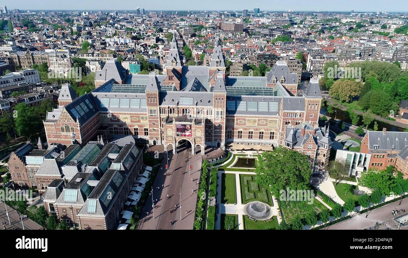 AMSTERDAM/ NIEDERLANDE Luftaufnahme des Rijksmuseums, holländisches Nationalmuseum und Panoramablick auf Amsterdam. Berühmter Ort zu besuchen Stockfoto