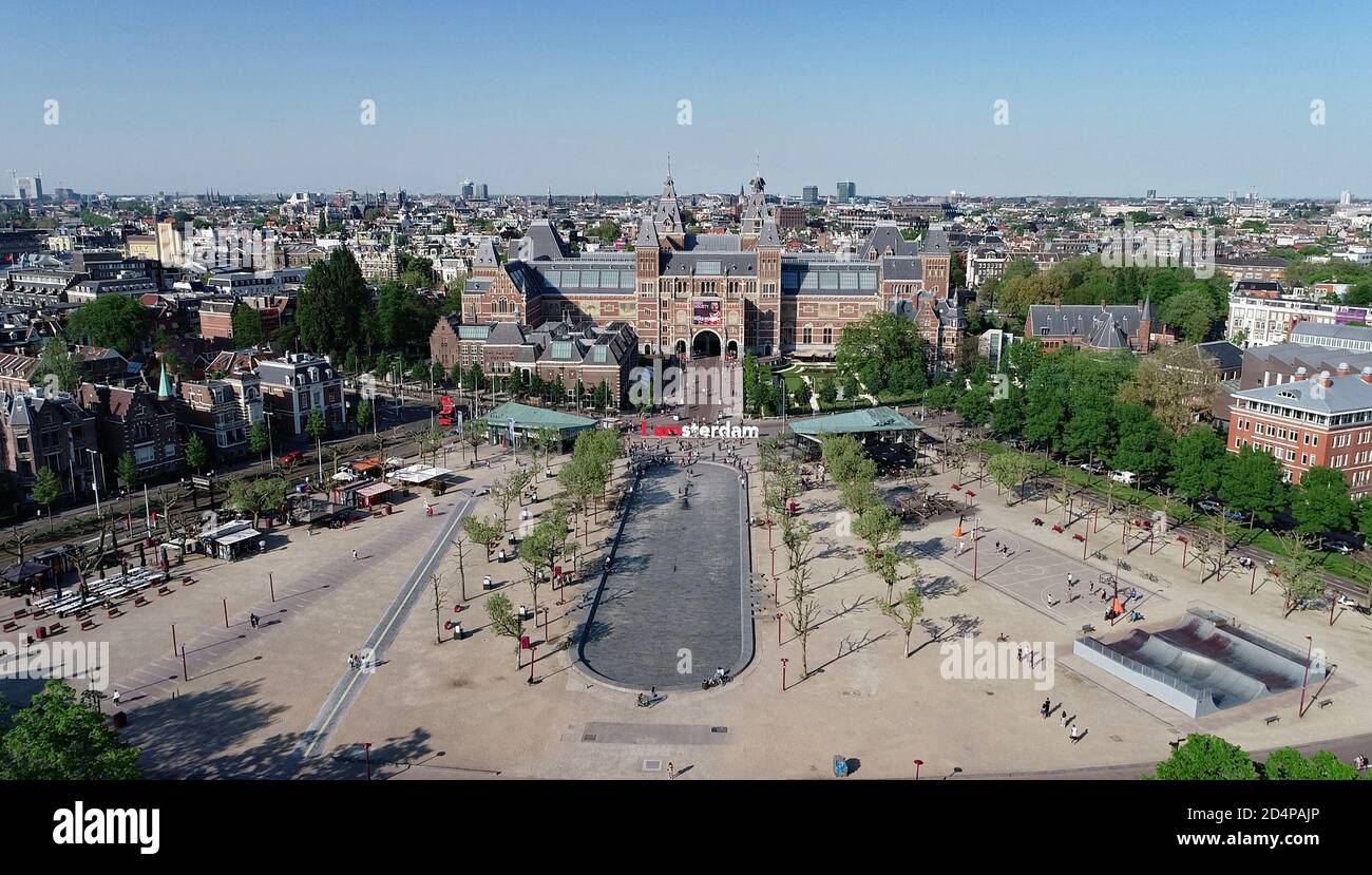 Luftaufnahme des Rijksmuseum in Amsterdam, Niederlande. Holländisches Nationalmuseum und Panoramablick auf Amsterdam. Berühmter Ort in Amsterdam zu besuchen Stockfoto