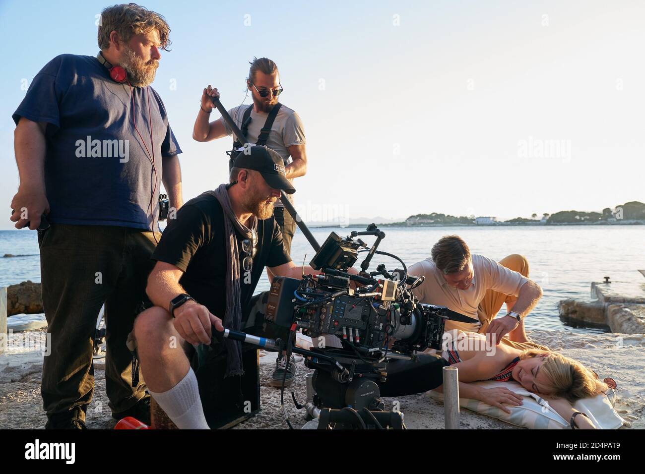 ARMIE HAMMER, BEN WHEATLEY und LILY JAMES in REBECCA (2020), Regie: BEN WHEATLEY. CREDIT: NETFLIX/WORKING TITLE FILMS / BROWN, KERRY / ALBUM Stockfoto