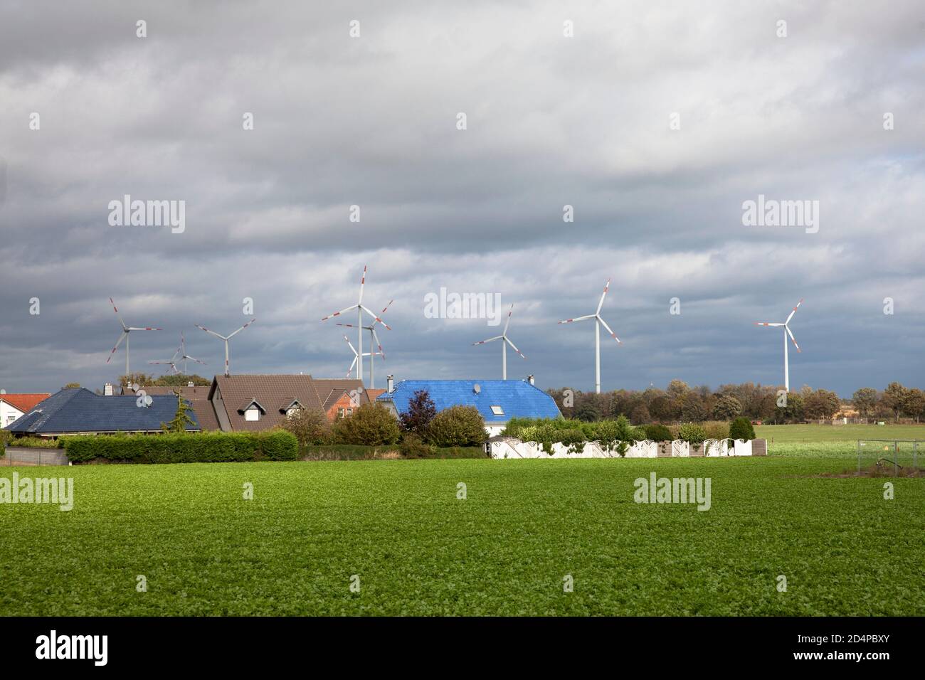 Windkraftanlagen bei Erkelenz-Keyenberg, Nordrhein-Westfalen, Deutschland. Windkraftanlagen nahe Erkelenz-Keyenberg, Nordrhein-Westfalen, Deutschlan Stockfoto