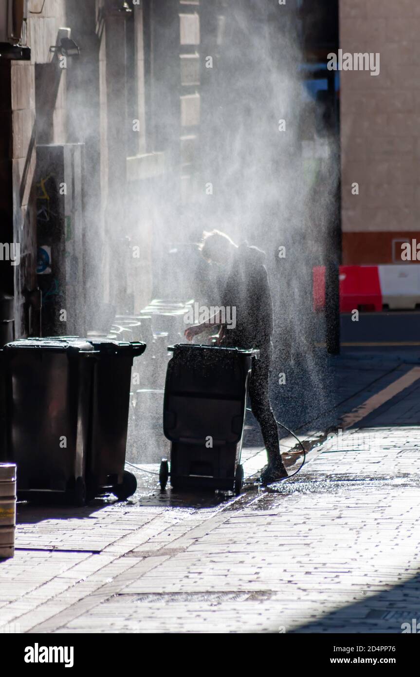 Glasgow, Schottland, Großbritannien. Oktober 2020. Die Säuberung beginnt am Tag nach Inkrafttreten der neuen Beschränkungen des Coronavirus, die alle Restaurants und Pubs im Zentralgürtel schließen. Kredit: Skully/Alamy Live Nachrichten Stockfoto
