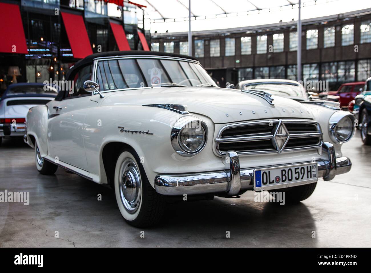 Ein weißer Oldtimer von Borgward Isabella Stockfoto