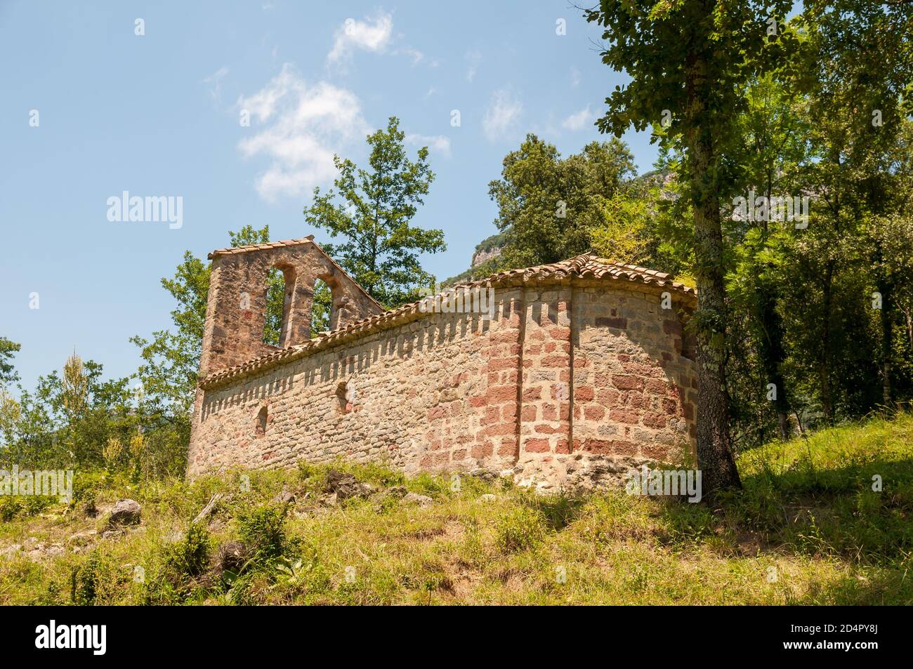 romanische Kirche von Sant Miquel d’Hortmoier, Montagut i Oix, Katalonien, Spanien Stockfoto