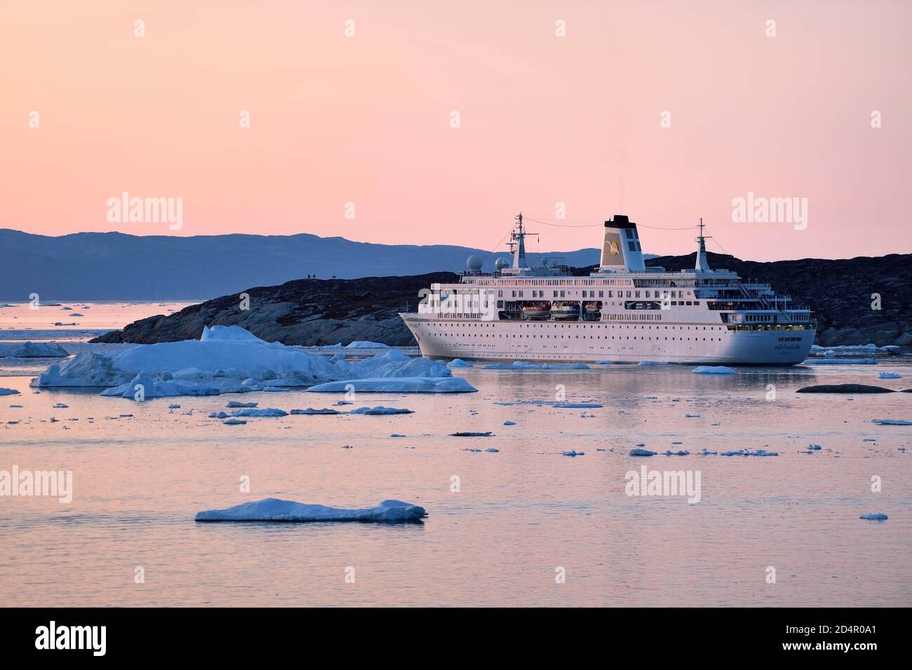 K in Disko Bay, Ilulissat, Westgrönland, GrönlandKreuzfahrtschiff MS Deutschland Stockfoto