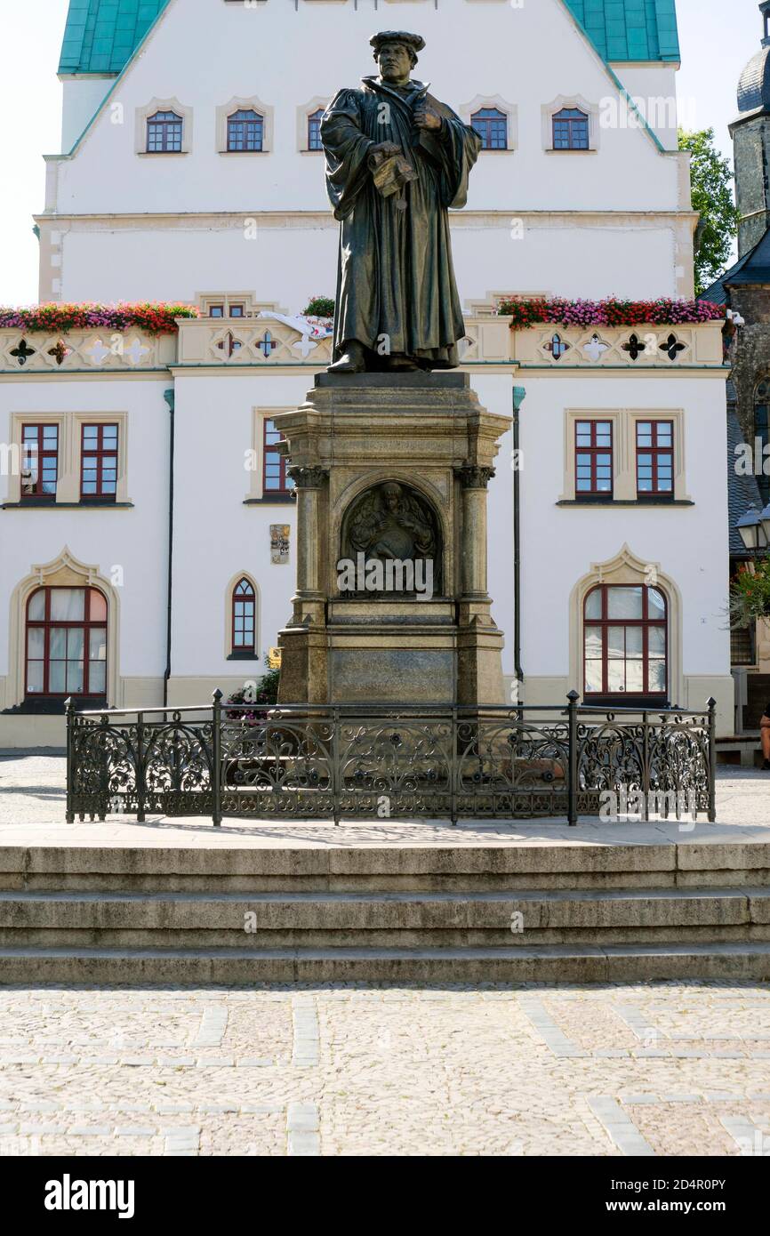 Marktplatz mit Lutherdenkmal und Rathaus, Lutherstadt Eisleben, Sachsen-Anhalt, Deutschland, Europa Stockfoto