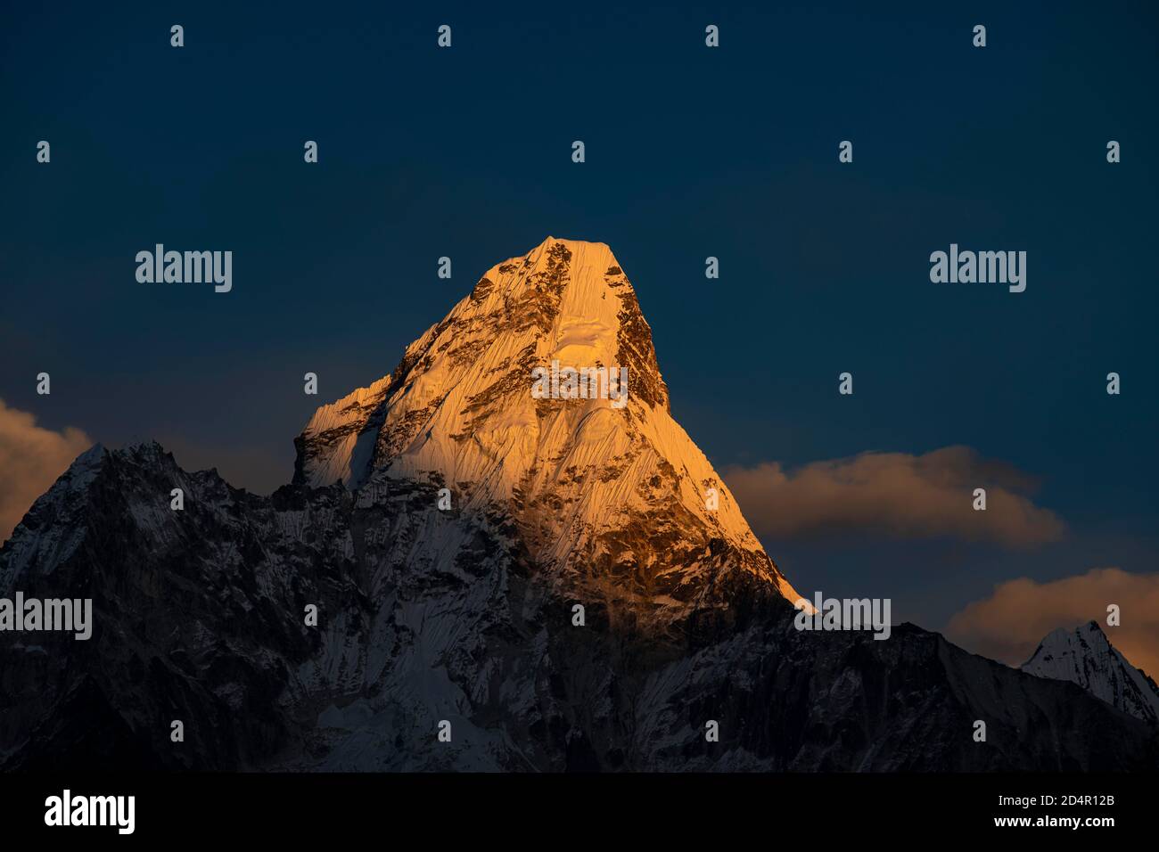 AMA Dablam 6812 m im Abendlicht, Matterhorn Nepal, Mahalangur Himal, Solu Khumbu, Nepal, Himalaya, Asien Stockfoto