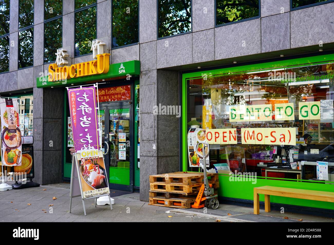 Das Lebensmittelgeschäft 'Shochiku' im beliebten japanischen Viertel in der Immermannstraße in Düsseldorf. Stockfoto