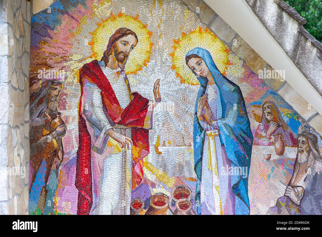 Medjugorje, Bosnien und Herzegowina. 2016/6/5. Mosaik der Hochzeit in Kana als zweites leuchtendes Geheimnis des Rosenkranzes. Heiligtum unserer Lieben Frau von Medjugorje. Stockfoto