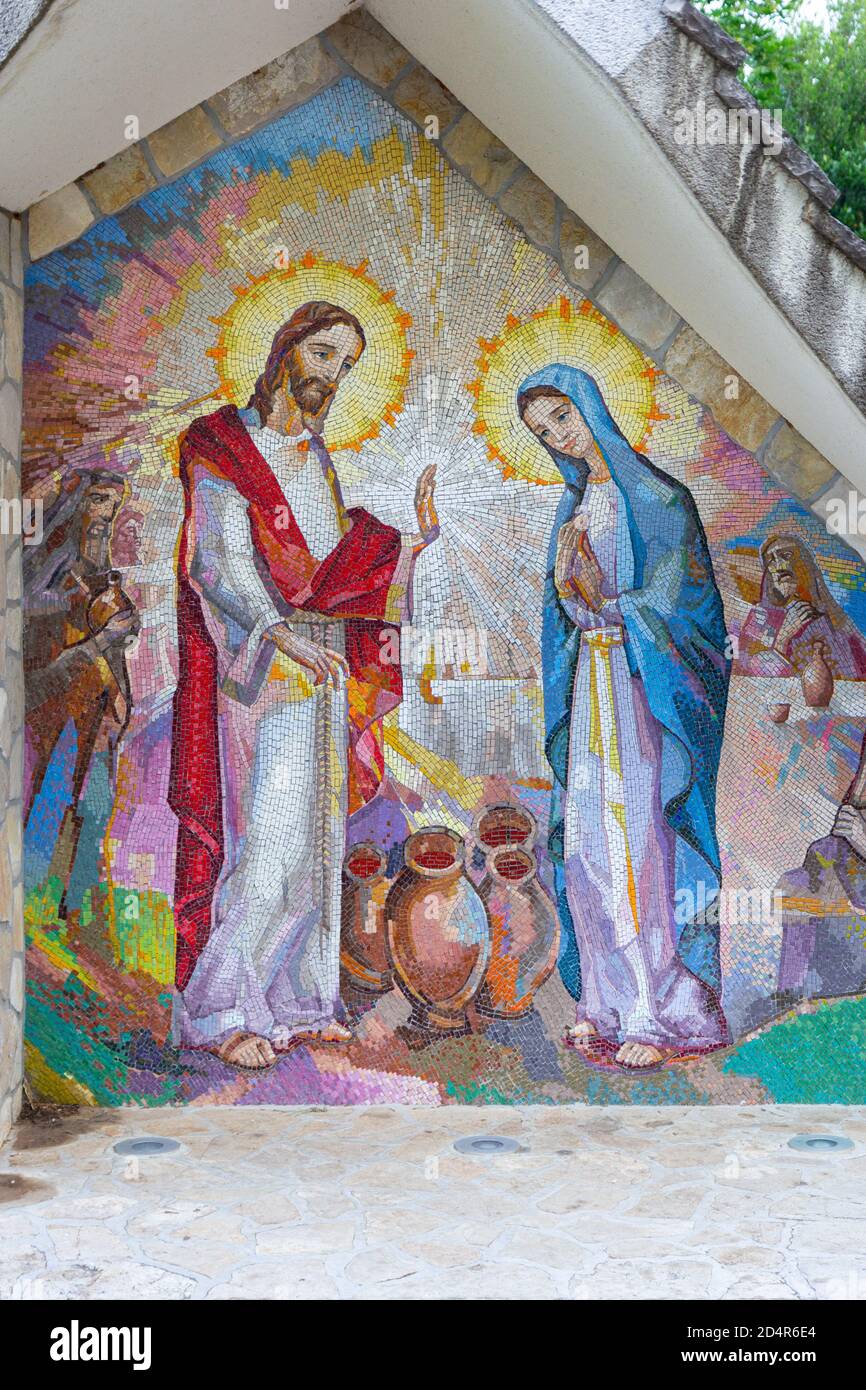 Medjugorje, Bosnien und Herzegowina. 2016/6/5. Mosaik der Hochzeit in Kana als zweites leuchtendes Geheimnis des Rosenkranzes. Heiligtum unserer Lieben Frau von Medjugorje. Stockfoto