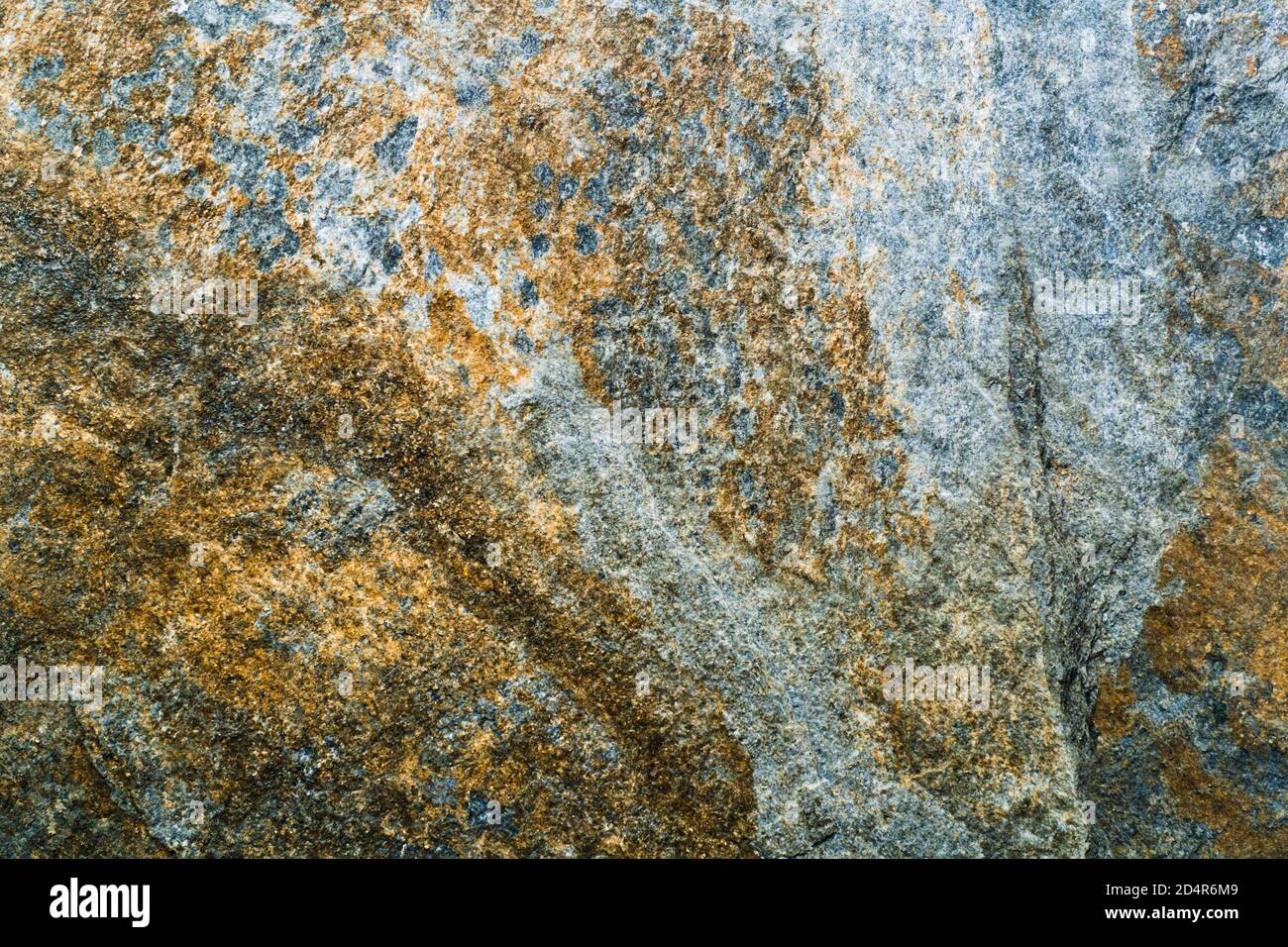 Alte und Vintage Grunge Stein Hintergrund. Verzweifelte Overlay-Textur des verrosteten geschälten Steins. Abstraktes Texturmuster Stockfoto