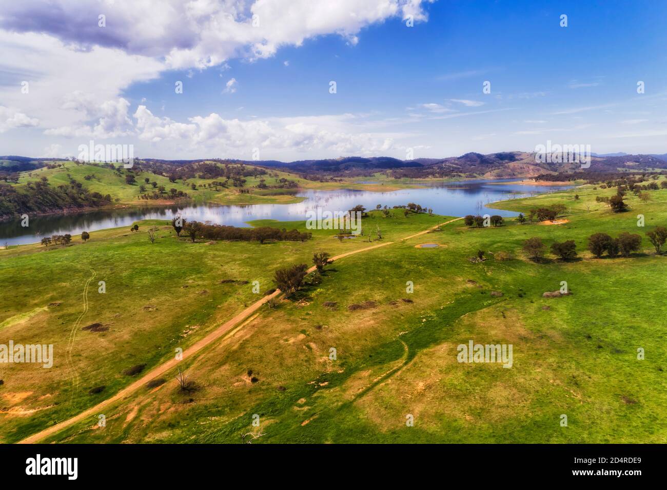 Landschaftlich reizvolle Luftaufnahme des Lake Windamere im australischen Zentralwest NSW an einem sonnigen Sommertag. Stockfoto