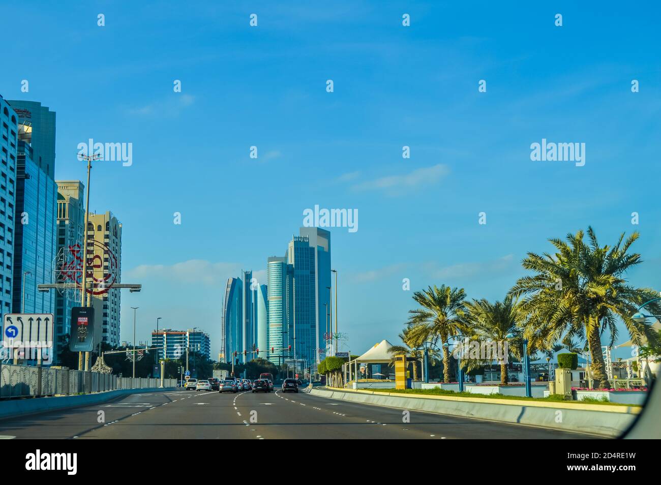 Abu Dhabi Stadtbild während der Tageszeit in den Vereinigten Arabischen Emiraten Stockfoto