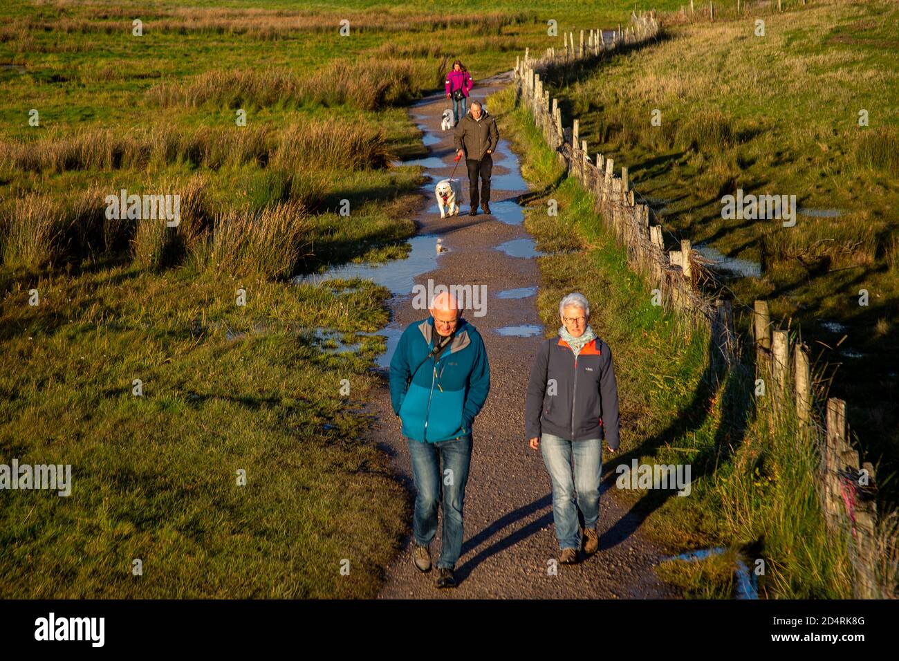 Bolton Le Sands, Lancashire, Großbritannien. Oktober 2020. Wir genießen den späten Nachmittag Sonnenschein vor den Uhren, die nächste Woche Ende, die offiziell das Ende der britischen Sommerzeit markieren wird Kredit: PN News/Alamy Live News Stockfoto