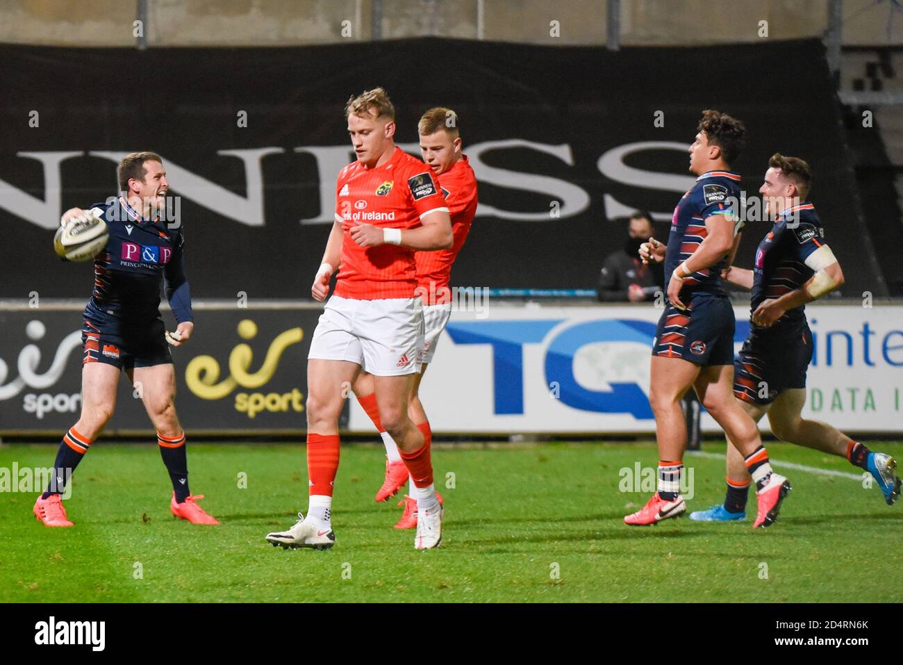 Limerick, Irland. Oktober 2020. Mark Bennett aus Edinburgh feiert Scoring während des Guinness PRO14 Rugby-Spiels zwischen Munster Rugby und Edinburgh Rugby im Thomond Park in Limerick, Irland am 10. Oktober 2020 (Foto von Andrew SURMA/SIPA USA) Kredit: SIPA USA/Alamy Live News Stockfoto