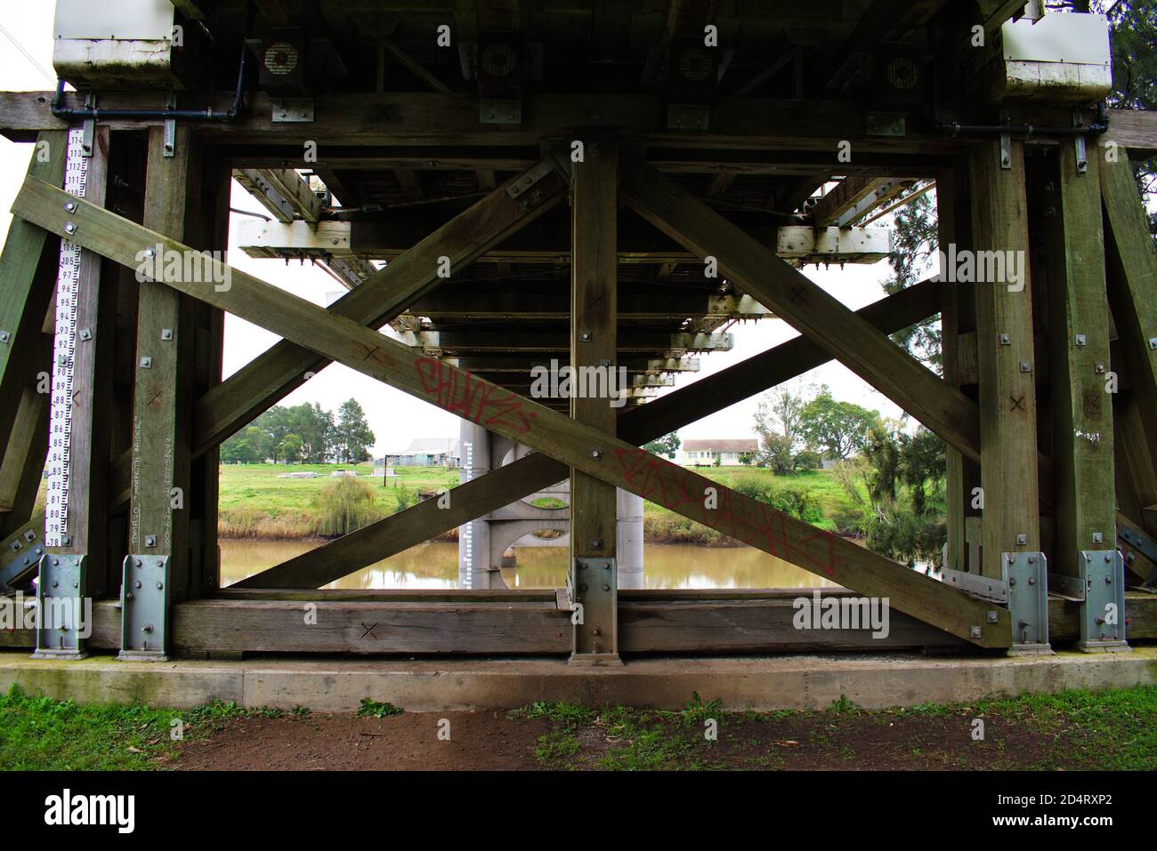 Unter Holzbrücke 2 Stockfoto