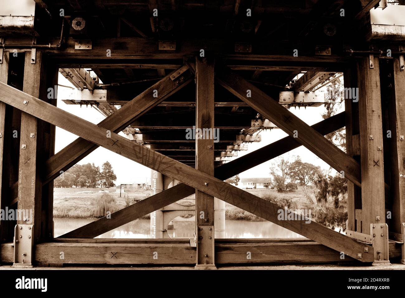 Unter Holzbrücke 4 Stockfoto