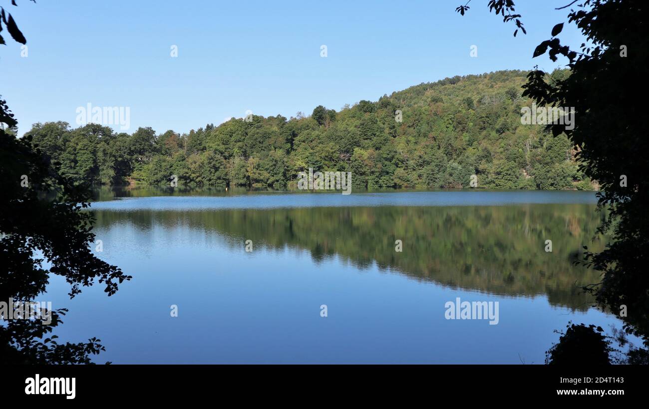 Monticchio - Scorcio del Lago Piccolo dalla riva Stockfoto