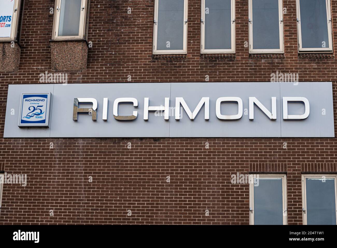 Derry, Nordirland - 27. September 2020: Das Schild für das Richmond Centre in Derry. Stockfoto