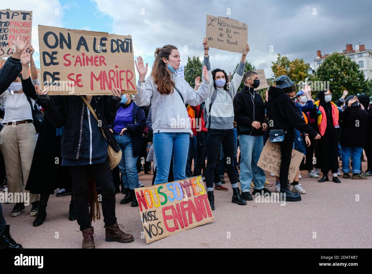 Am 10/10/2020, Lyon, Auvergne-Rhône-Alpes, Frankreich. Eine Gegendemonstration fand auf dem Platz Bellecour statt, wo die Demonstration der Marchons e stattfand Stockfoto