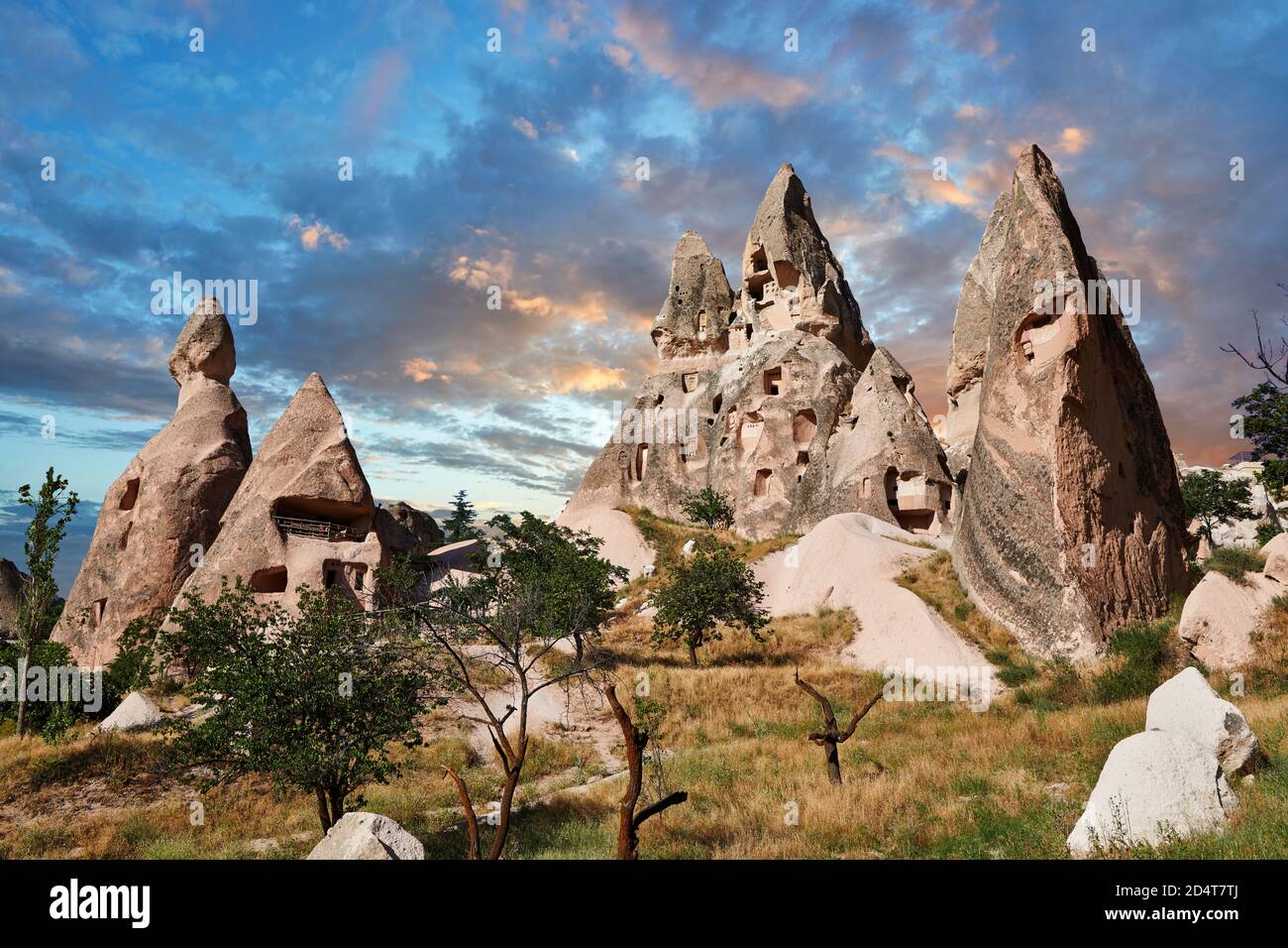 Fotos & Bilder von Uchisar schloss die Cave City Häuser in der Fairy Chimney von Uchisar, in der Nähe von Göreme in Kappadokien, Nevsehir, Türkei Stockfoto