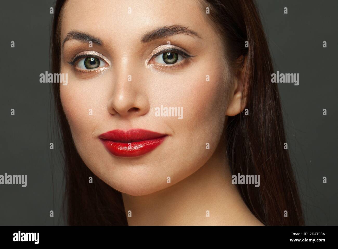 Lippen Eyeliner Stockfotos Und Bilder Kaufen Alamy