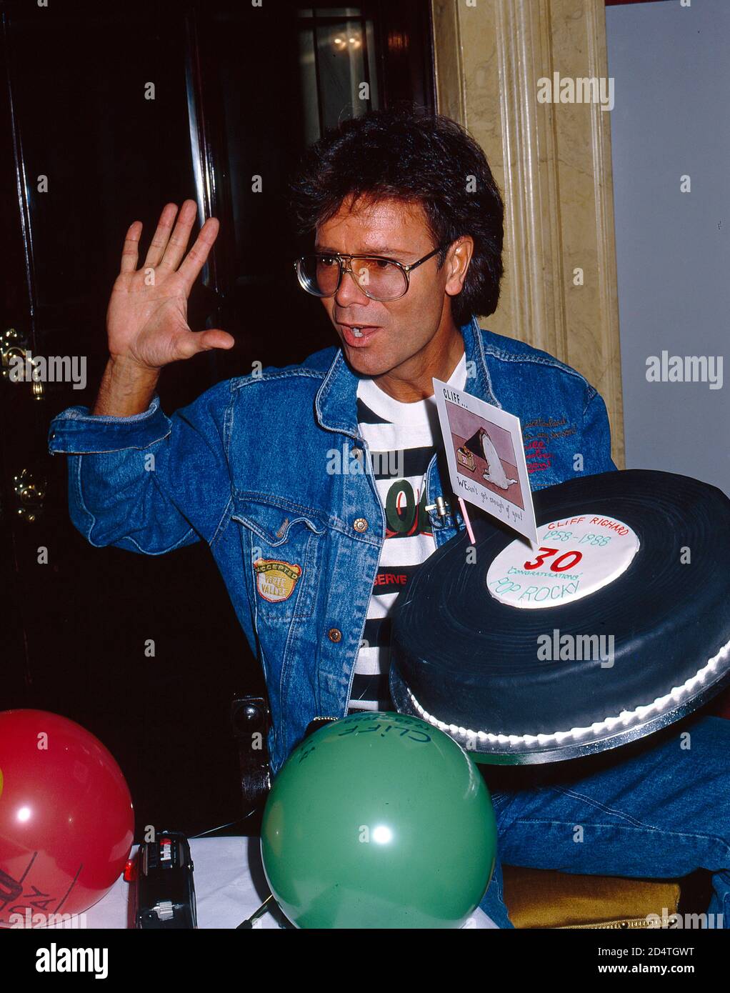 Cliff Richard feiert 30 Jahre Showbusiness im Jahr 1988 Stockfoto