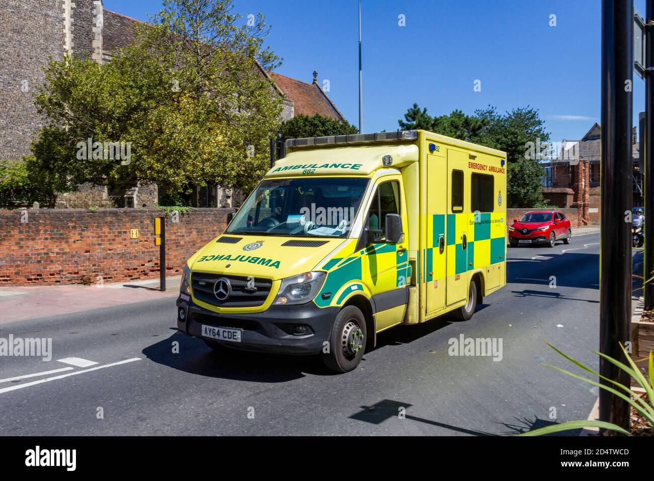 Ein Rettungsfahrzeug für den Osten Englands, das in Ipswich, Suffolk, Großbritannien, einen Notruf absetzt. Stockfoto