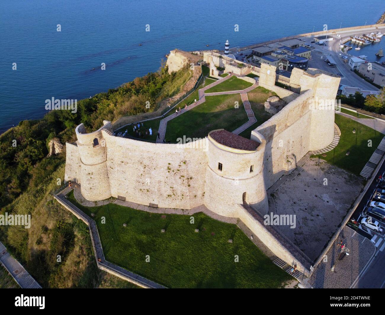 Ortona, Chieti, Abruzzen / Italien: Luftaufnahme der antiken aragonesischen Burg am Ufer der Adria Stockfoto