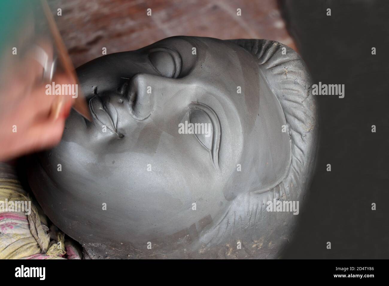 Porträt von maa Durga. Lehm Idol der Hindu Göttin Durga unter Vorbereitungen für Bengals Durga Puja Festival in Kumartuli in Kolkata. Stockfoto