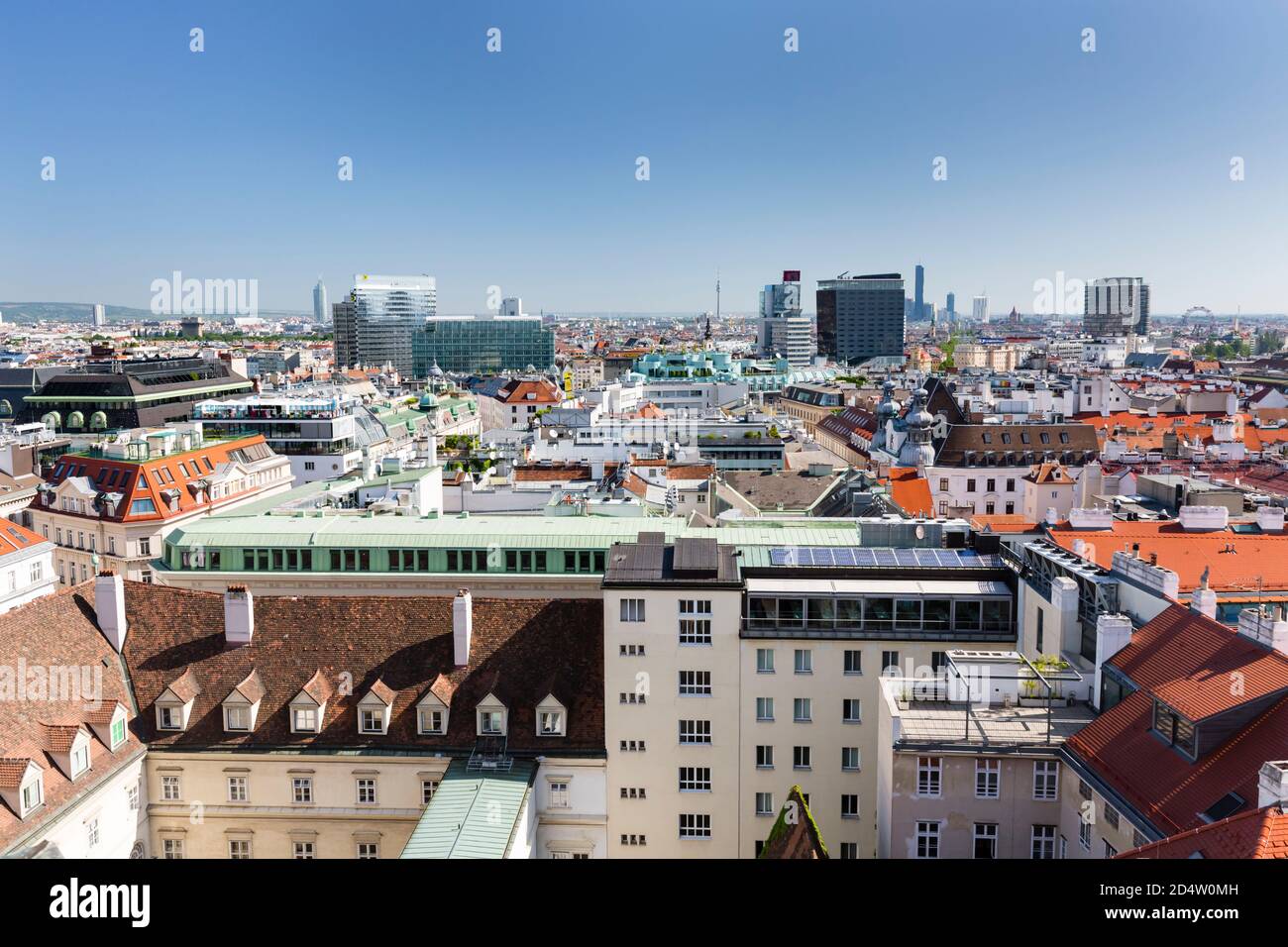 WIEN - 7. MAI: Wien-Blick auf die Donau-Stadt im Hintergrund, Österreich am 7. Mai 2018 Stockfoto