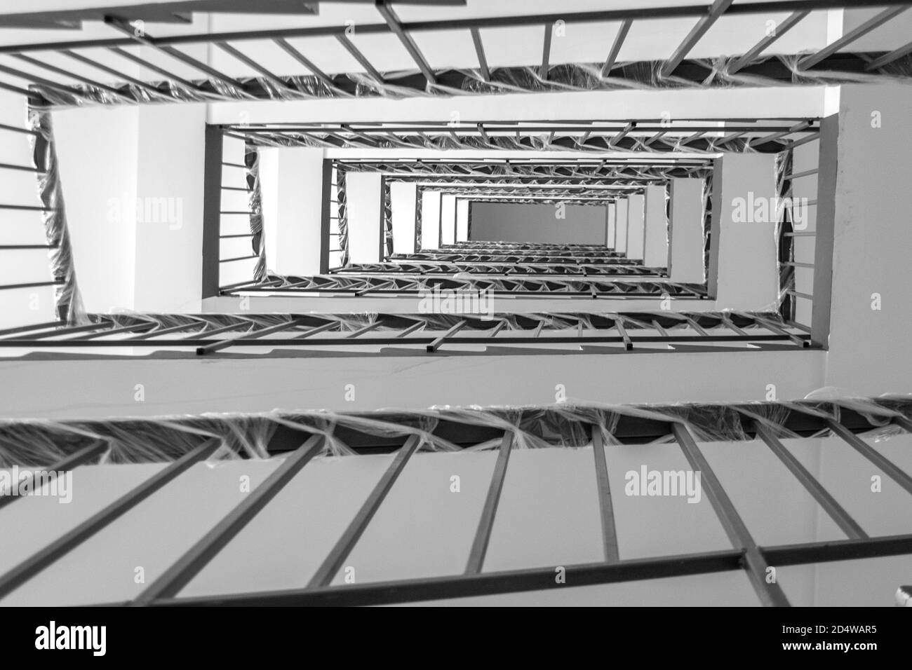 Abstrakter Hintergrund von der Treppe im Apartmentgebäude Stockfoto