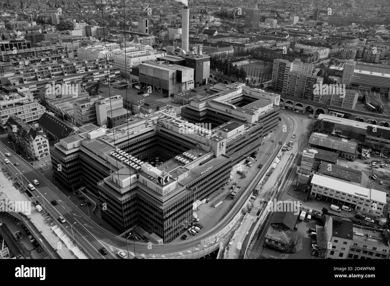 Panoramablick auf die Stadt Zürich vom Prime Tower auf die Hardbridge, der ZKB und Kuoni Hauptsitz und hinter der Abfälle receycling Center (AW Stockfoto