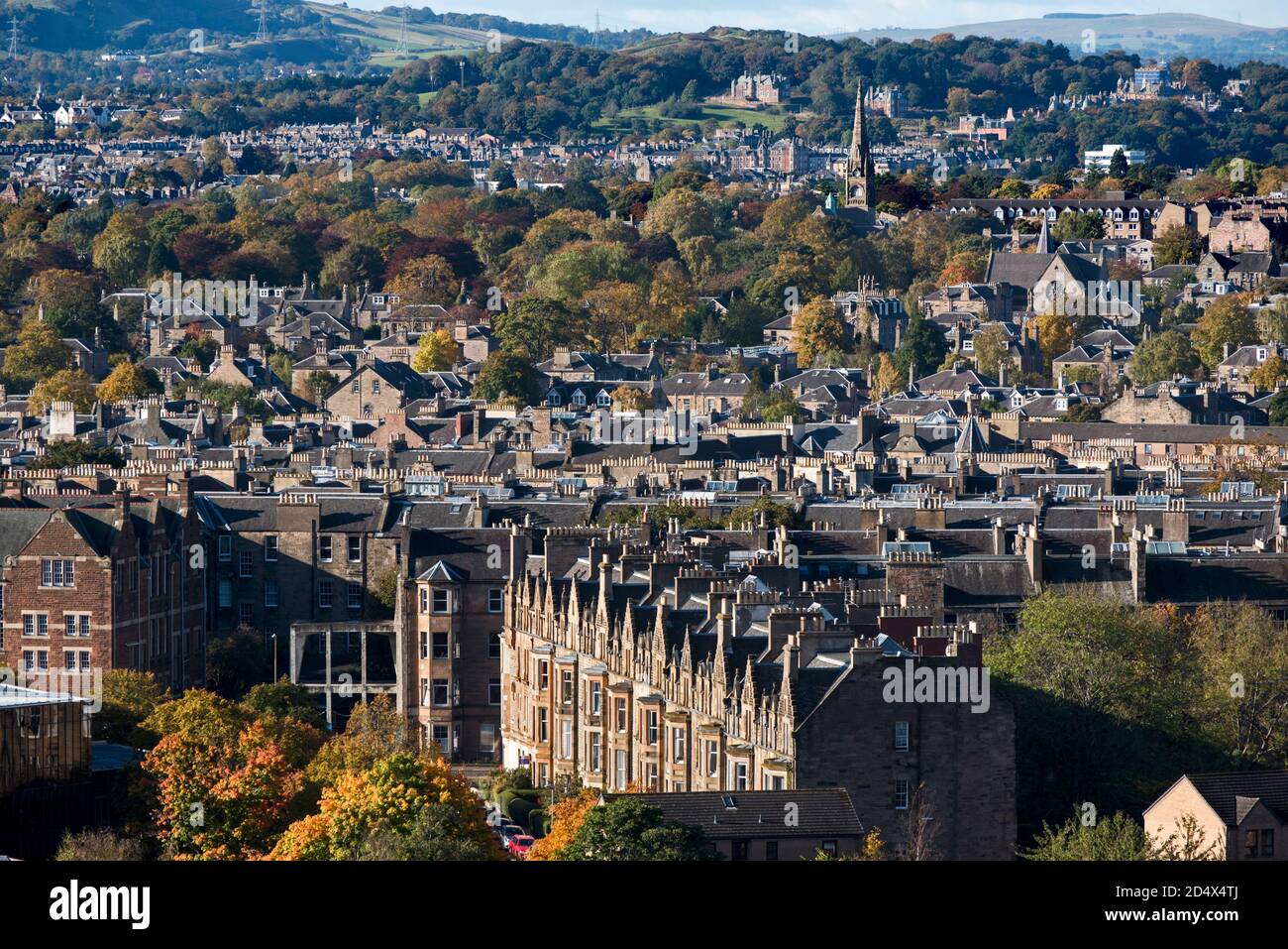 Ansicht von Wohnhäusern in Süd-Edinburgh von Salisbury Crags, Schottland, Großbritannien. Stockfoto