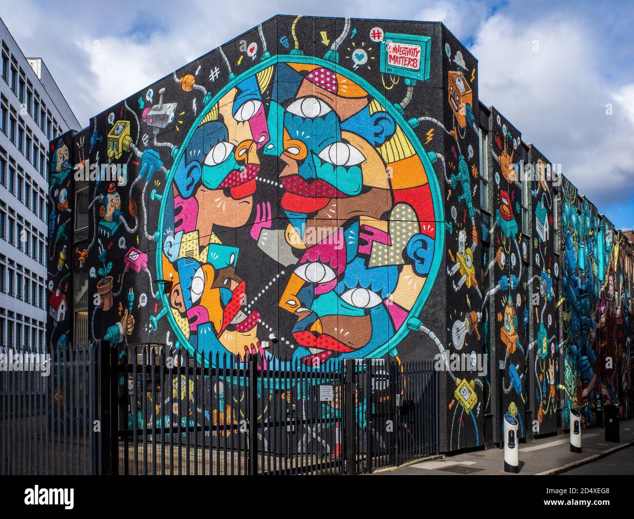 Konnektivität zählt Mural Shoreditch London in einem Colt Technologiegebäude in Shoreditch East London. Künstler: Hunto und Mr Thoms 2019. Stockfoto