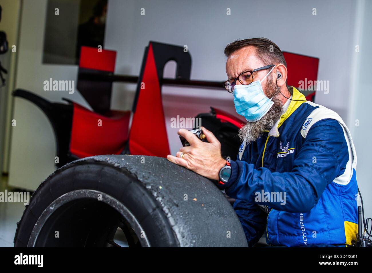 Monza, Italien. Oktober 2020. Michelin Reifen, pneu, 50 Visser Beitske (nld), Floersch Sophia (ger), Richard Mille Racing Team, Oreca 07 Gibson, Action Pitlane, Pitstop während der 4 Stunden von Monza 2020, 4. Lauf der 2020 European Le Mans Series, vom 9. Bis 11. Oktober 2020 auf dem Autodromo Nazionale di Monza, Italien - Photo Germain Hazard / DPPI Credit: LM/DPPI/Germain Hazard/Alamy Live News Stockfoto