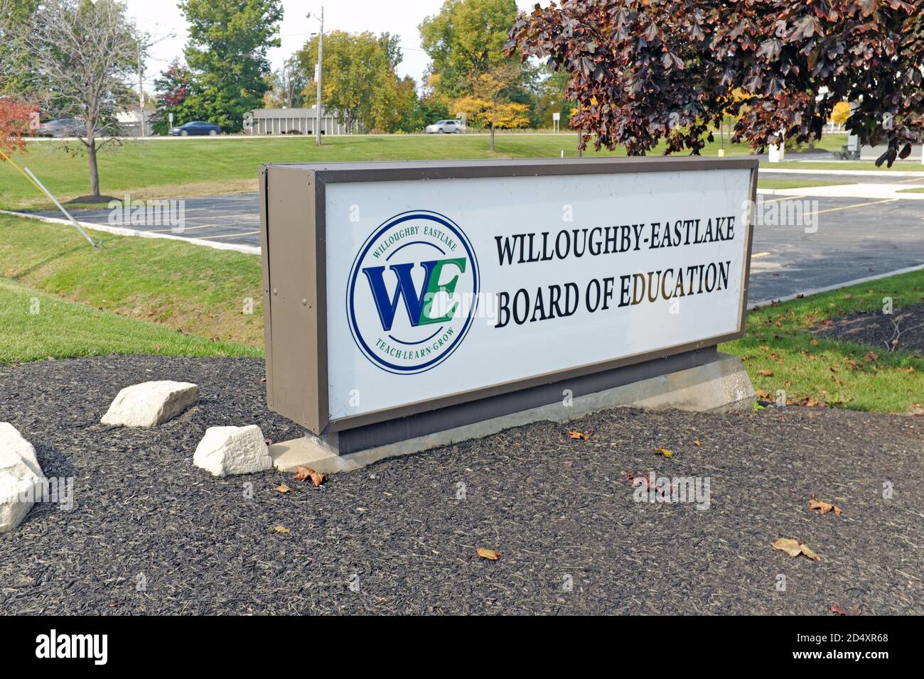 Eastlake, Ohio, USA. Oktober 2020. Das Willoughby-Eastlake Board of Education gab bekannt, dass alle 13 Schulen im System ab Oktober 12 für das persönliche Lernen auf unbestimmte Zeit geschlossen werden. Nachdem Mitarbeiter und Studenten an mehreren Gebäuden und in mehreren Klassen positiv auf covid-19 getestet hatten, reichten die ursprünglichen stückweisen Verschlüsse nicht aus. Die Entscheidung, das Lernen für die mehr als 8000 Schüler komplett online zu schalten, wurde vom Schulleiter am 10. Oktober 2020 in einem Brief/E-Mail bekannt gegeben. Stockfoto