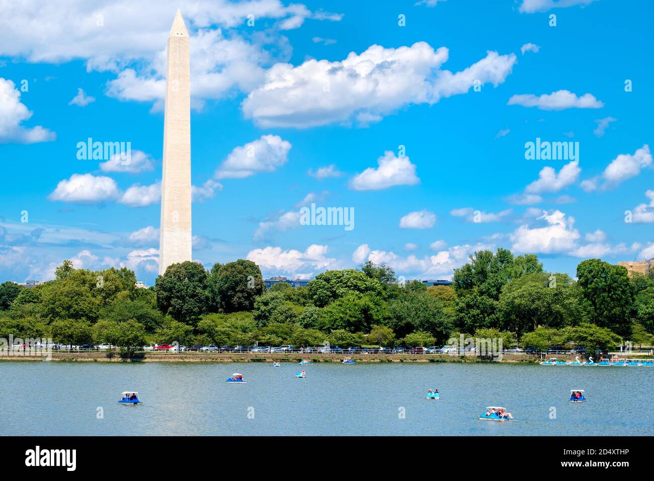 Das Washington Monument gesehen über dem Tidal Basin See in Washington D.C. Stockfoto