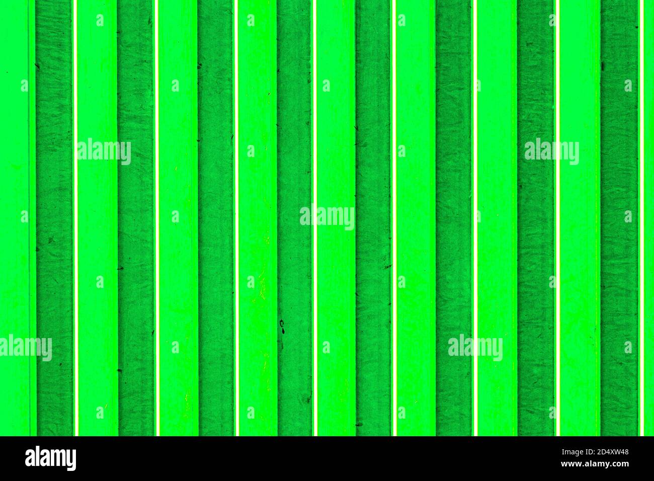 Dunkle und hellgrüne vertikale Linien Textur für Hintergrund Stockfoto