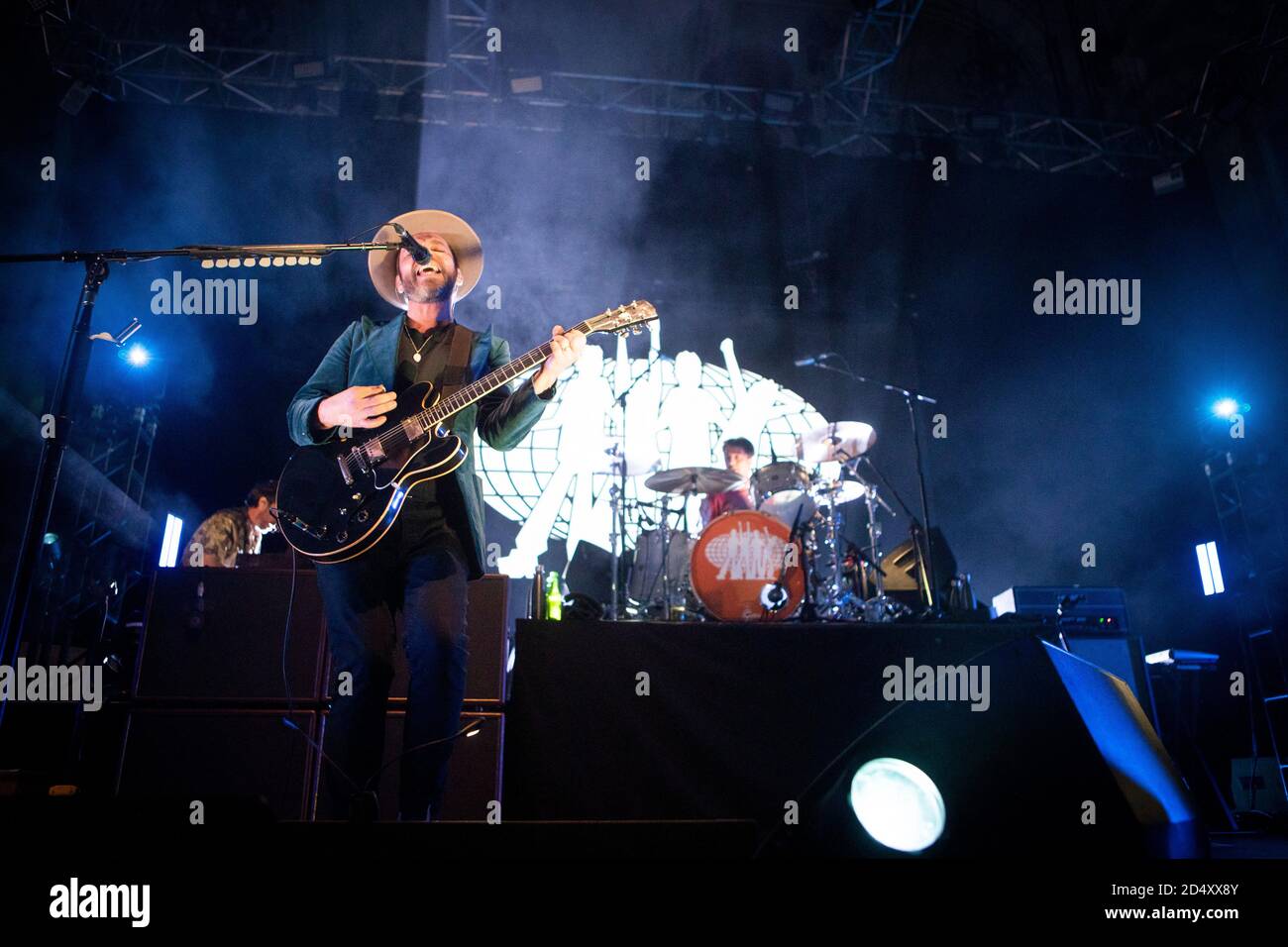 Gareth 'Gaz' Michael Coombes von der englischen Supergroup 'Supergrass' während ihrer Aufführung in der Ulster Hall in Belfast 17/02/2020 Stockfoto