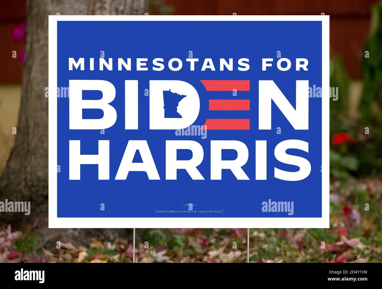 Ein Minnesota 2020 US-Präsidentschaftswahl Yard Zeichen der Demokraten Joe Biden und Kamala Harris Stockfoto