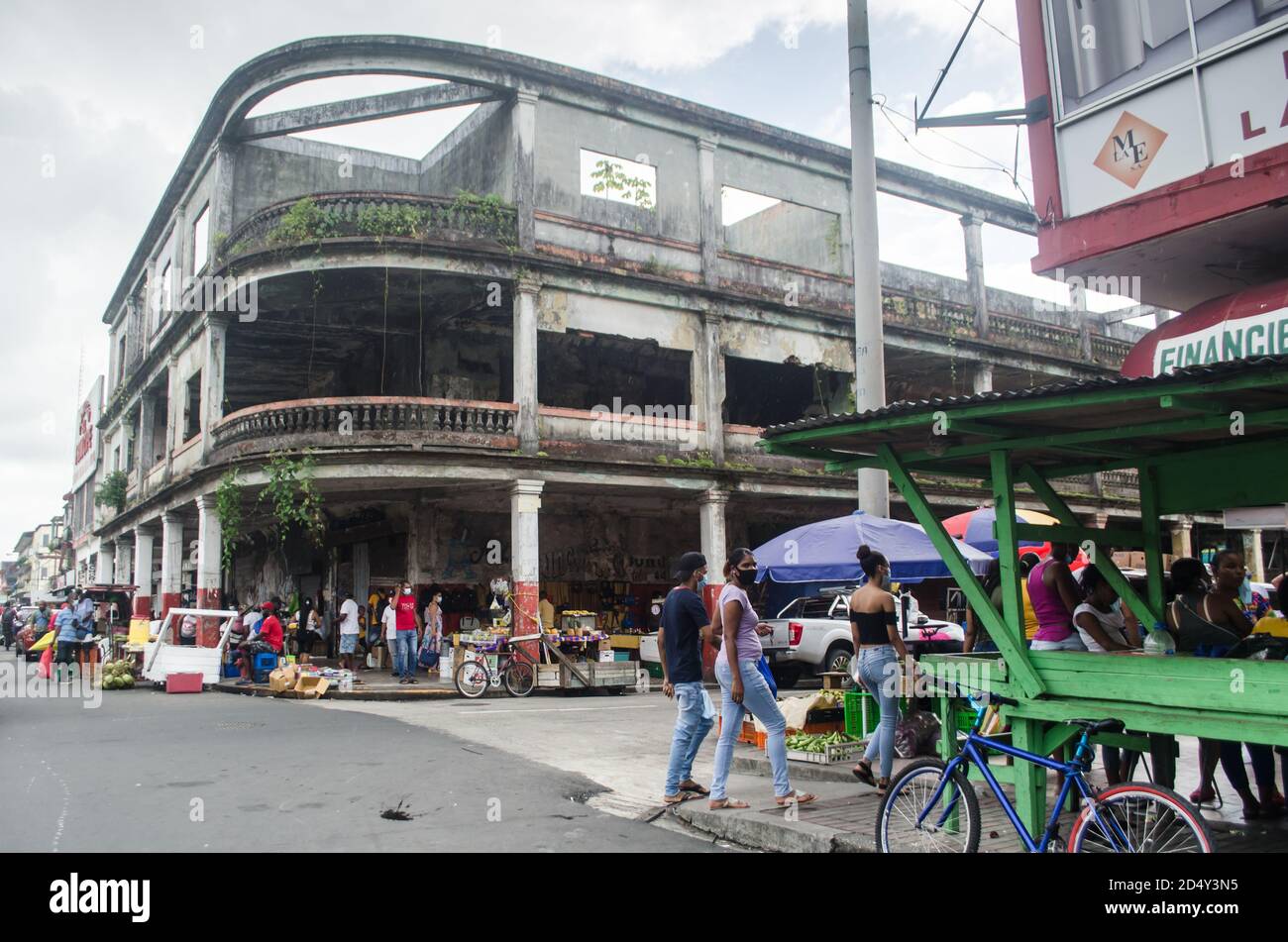 Szene des täglichen Lebens in Colon City über die berühmten Paseo Centenario Stockfoto