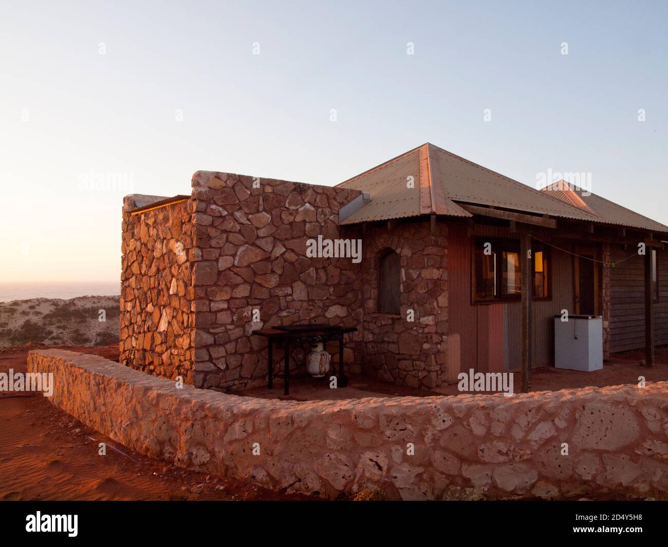 Handgemachtes Steinhaus an der Gnaraloo Station, Westaustralien. Stockfoto