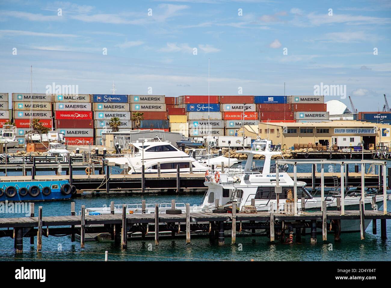 Fremantle, Australien - 7. Oktober 2020: Frachtcontainer im Hafen von Fremantle Stockfoto