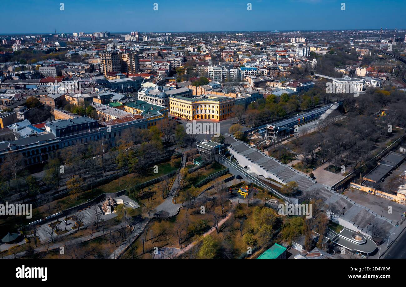 Luftpanorama die Innenstadt von Odessa, Ukraine. Morgenzeit, Tageslicht, Stadtzentrum. Stockfoto