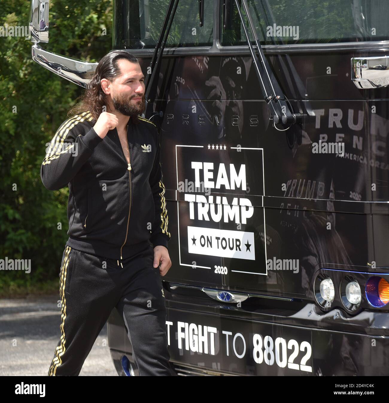 Orlando, Usa. Oktober 2020. Der UFC-Kämpfer Jorge Masvidal kommt zusammen mit Donald Trump Jr bei einer Wahlkampfveranstaltung zur Unterstützung von US-Präsident Donald Trump zu Wort. Dies war die zweite von drei solchen Veranstaltungen an diesem Tag im ganzen Staat statt. Kredit: SOPA Images Limited/Alamy Live Nachrichten Stockfoto