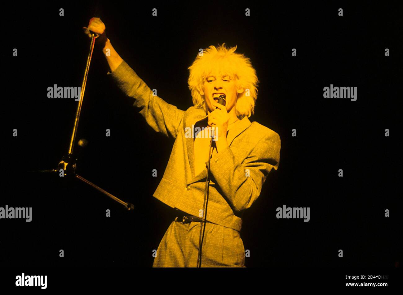 Nick Beggs aus Kajagoogoo live in Hammerswithh Odeon. London, 22. Mai 1984 – weltweite Nutzung Stockfoto